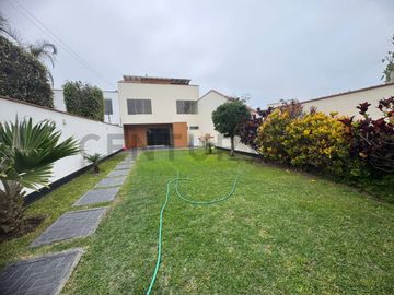 Vendo Casa de 3 pisos en las Brisas de Villa 300 m² – Chorrillos