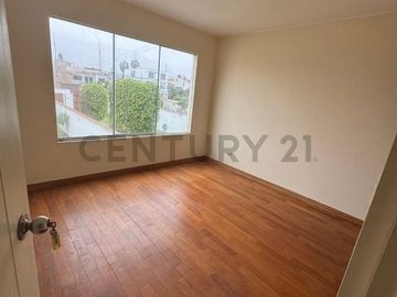 Vendo Casa de 3 pisos en las Brisas de Villa 300 m² – Chorrillos