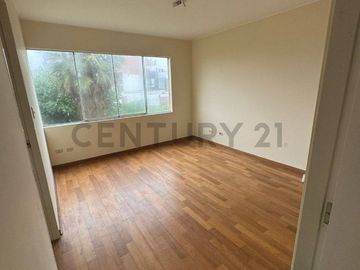 Vendo Casa de 3 pisos en las Brisas de Villa 300 m² – Chorrillos