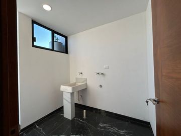 VENTA DE CASA EN LA ANTIGUA CEMENTERA 5 HABITACIONES, FAMILY ROOM, ROOF GARDEN