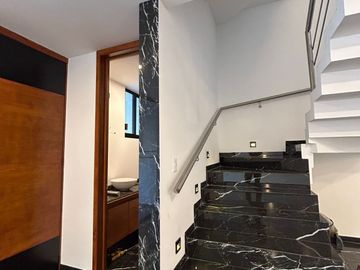 VENTA DE CASA EN LA ANTIGUA CEMENTERA 5 HABITACIONES, FAMILY ROOM, ROOF GARDEN