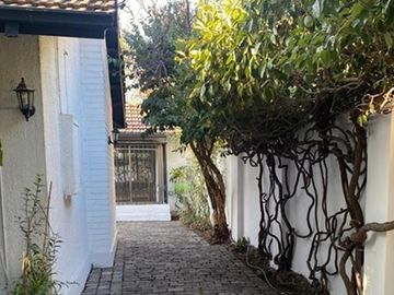 Casa en excelente sector, muy segura y acogedora.