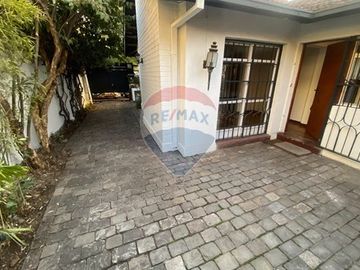Casa en excelente sector, muy segura y acogedora.