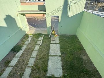 Hermosa casa en venta con excedente de terreno