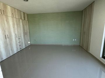 Hermosa casa en venta con excedente de terreno