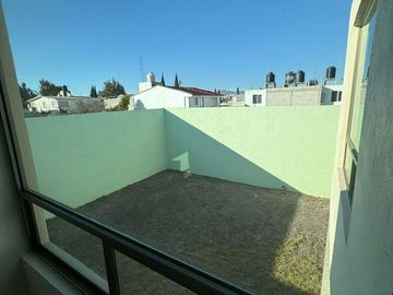 Hermosa casa en venta con excedente de terreno