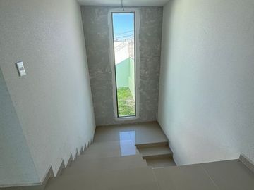 Hermosa casa en venta con excedente de terreno