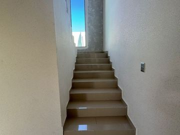 Hermosa casa en venta con excedente de terreno