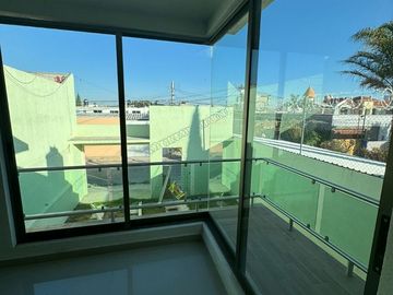 Hermosa casa en venta con excedente de terreno