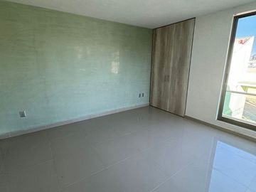 Hermosa casa en venta con excedente de terreno