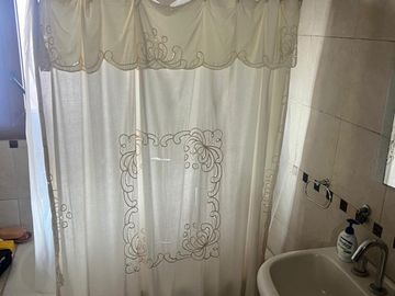CASA EN VENTA PJE BENITO LYNCH 4700