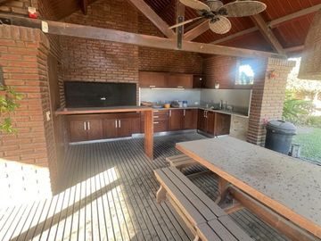 CASA EN VENTA PJE BENITO LYNCH 4700