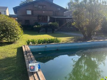 CASA EN VENTA PJE BENITO LYNCH 4700