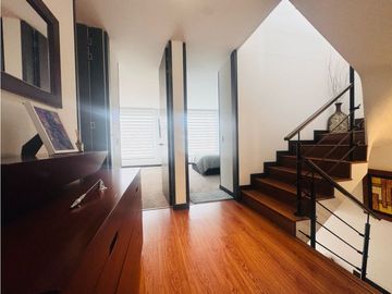 Vendo Bella casa  de tres niveles en chia en conjunto cerrado.