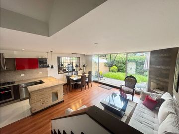 Vendo Bella casa  de tres niveles en chia en conjunto cerrado.