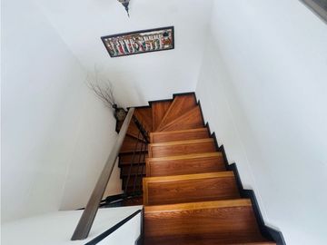 Vendo Bella casa  de tres niveles en chia en conjunto cerrado.