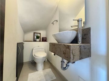 Vendo Bella casa  de tres niveles en chia en conjunto cerrado.