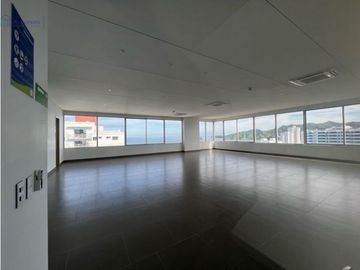 Apartamento con vista lateral cerca al mar en Playa Salguero - 005