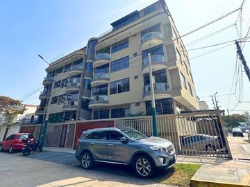 Departamento en San Borja frente a parque