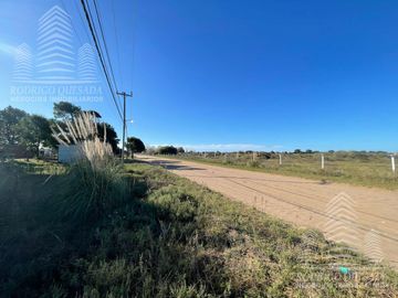 |LOTE ESQUINA 495 MTS SOBRE AVENIDA| |NUEVA ATLANTIS|