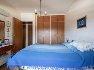 VENTA DEPARTAMENTO 4 AMBIENTES DEPENDENCIA - COCHERA CUBIERTA BAULERA - PERMUTA - APTO CREDITO BOEDO