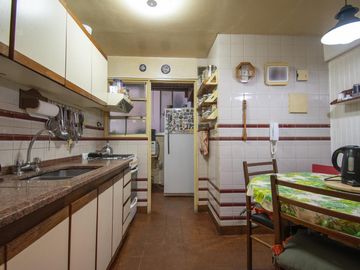 VENTA DEPARTAMENTO 4 AMBIENTES DEPENDENCIA - COCHERA CUBIERTA BAULERA - PERMUTA - APTO CREDITO BOEDO