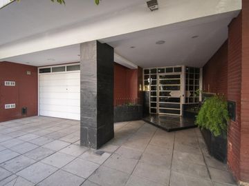 VENTA DEPARTAMENTO 4 AMBIENTES DEPENDENCIA - COCHERA CUBIERTA BAULERA - PERMUTA - APTO CREDITO BOEDO