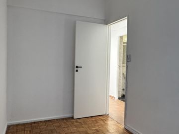 Venta departamento 4 ambientes en Caballito con patio y cochera