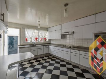 CASA EN VENTA  EN LAS LOMAS DE CHAPULTEPEC