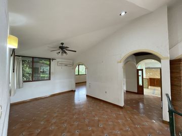 Venta de Casa en Fraccionamiento Residencial, c/ seguridad 24/7, 4 recámaras