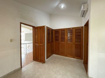 Venta de Casa en Fraccionamiento Residencial, c/ seguridad 24/7, 4 recámaras