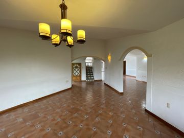 Venta de Casa en Fraccionamiento Residencial, c/ seguridad 24/7, 4 recámaras