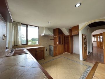 Venta de Casa en Fraccionamiento Residencial, c/ seguridad 24/7, 4 recámaras