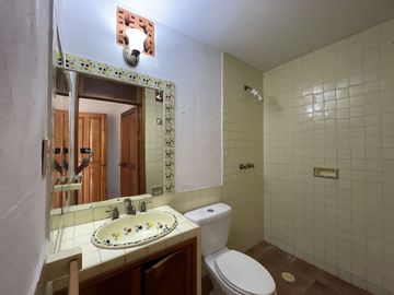 Venta de Casa en Fraccionamiento Residencial, c/ seguridad 24/7, 4 recámaras
