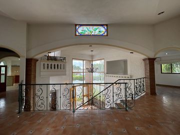 Venta de Casa en Fraccionamiento Residencial, c/ seguridad 24/7, 4 recámaras