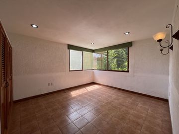 Venta de Casa en Fraccionamiento Residencial, c/ seguridad 24/7, 4 recámaras
