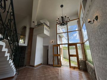 Venta de Casa en Fraccionamiento Residencial, c/ seguridad 24/7, 4 recámaras