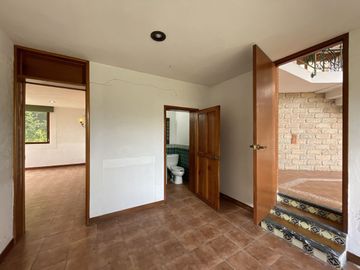 Venta de Casa en Fraccionamiento Residencial, c/ seguridad 24/7, 4 recámaras