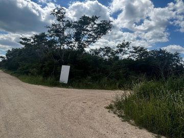 TERRENO EN TIXKUNCHEIL EN ESQUINA