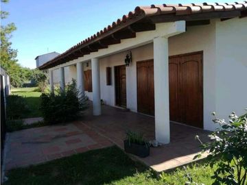 VENDO CASA  en Parque Siquiman