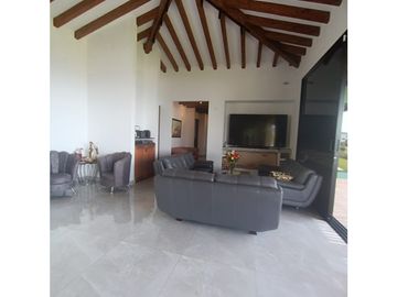 VENTA DE HERMOSA CASA DE LUJO EN LA CEJA