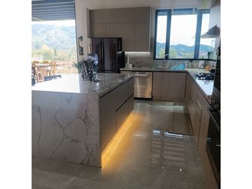 VENTA DE HERMOSA CASA DE LUJO EN LA CEJA