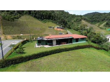VENTA DE HERMOSA CASA DE LUJO EN LA CEJA