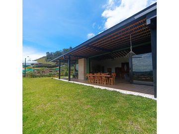 VENTA DE HERMOSA CASA DE LUJO EN LA CEJA