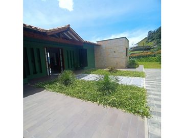 VENTA DE HERMOSA CASA DE LUJO EN LA CEJA