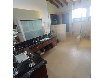 VENTA DE HERMOSA CASA DE LUJO EN LA CEJA