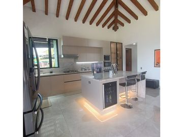 VENTA DE HERMOSA CASA DE LUJO EN LA CEJA