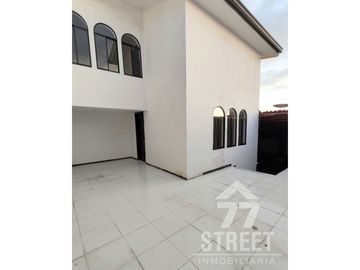 CASA EN CIUDAD JARDN