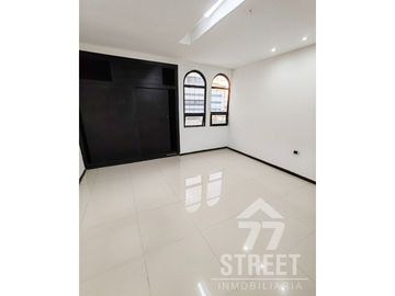 CASA EN CIUDAD JARDN