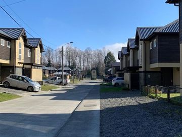 Casa En Venta De 3 Dorm. En Pucón